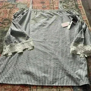 Society Girl‎ gorgeous dress